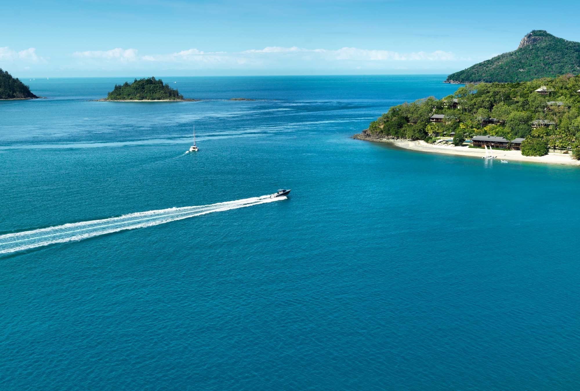 Cruise heads towards qualia's Pebble Beach - luxury accommodation Hamilton Island 